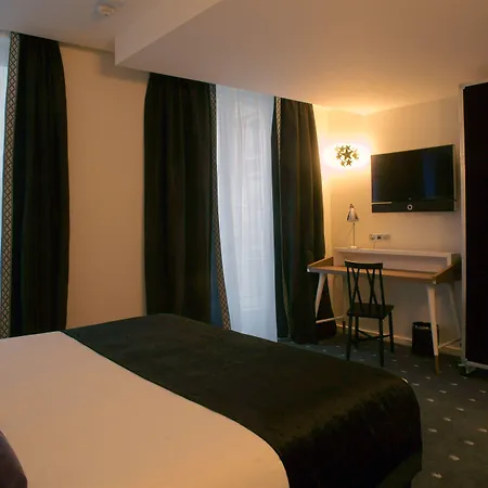 Du Triangle D'or - Proche Madeleine Hotel Paryż