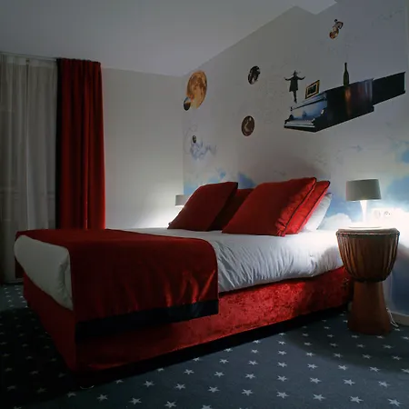 Du Triangle D'or - Proche Madeleine Hotel
