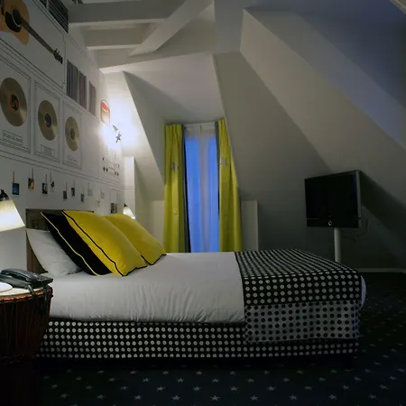 Du Triangle D'or - Proche Madeleine Hotel 3*