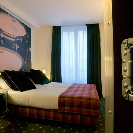 뒤 트라이앵글 도르 3*