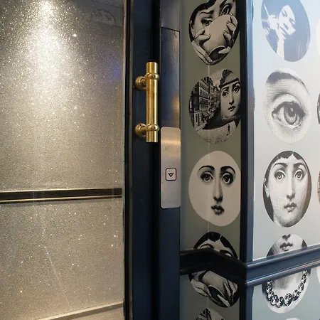 Du Triangle D'or מלון