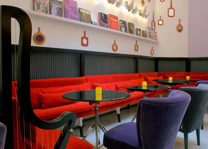 Du Triangle D'or Paris